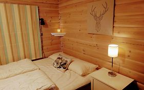 100M Lift, 2 Min Swim - Large Family Cabin